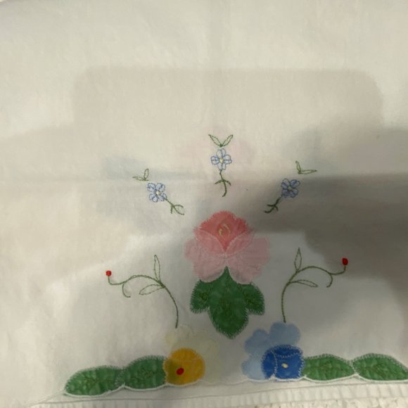 Vintage pillowcase and 2 tea towels - Picture 4 of 5